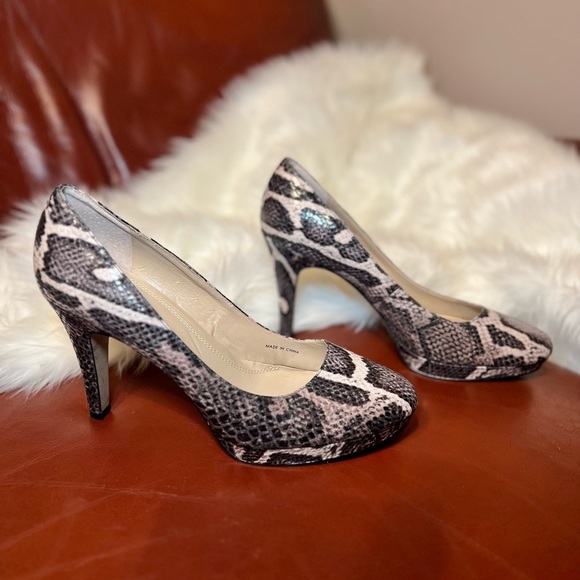 Ellen Tracy Snakeskin Heels - Picture 4 of 7